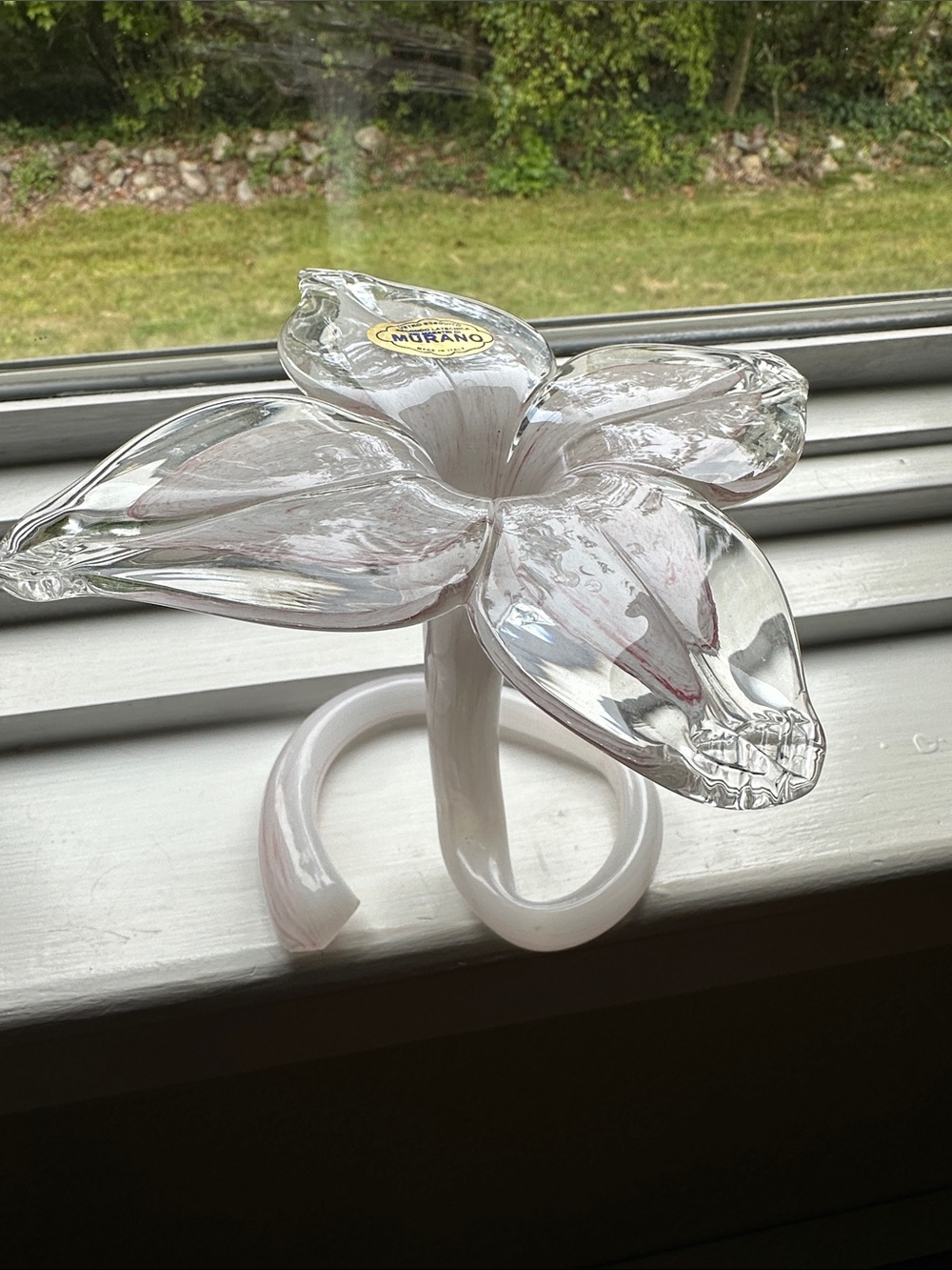 In the style of Murano Clear and White Flower Glass Sculpture🌷